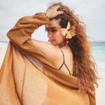 Huma Qureshi Instagram - Don’t let the coldness of the world dim your sparkle ✨ Go ahead , shine on !!! ❤️🧿🦋💥😇 #throwback #maldives #gratitude #waterbaby #notetoself #takemeback #outtake