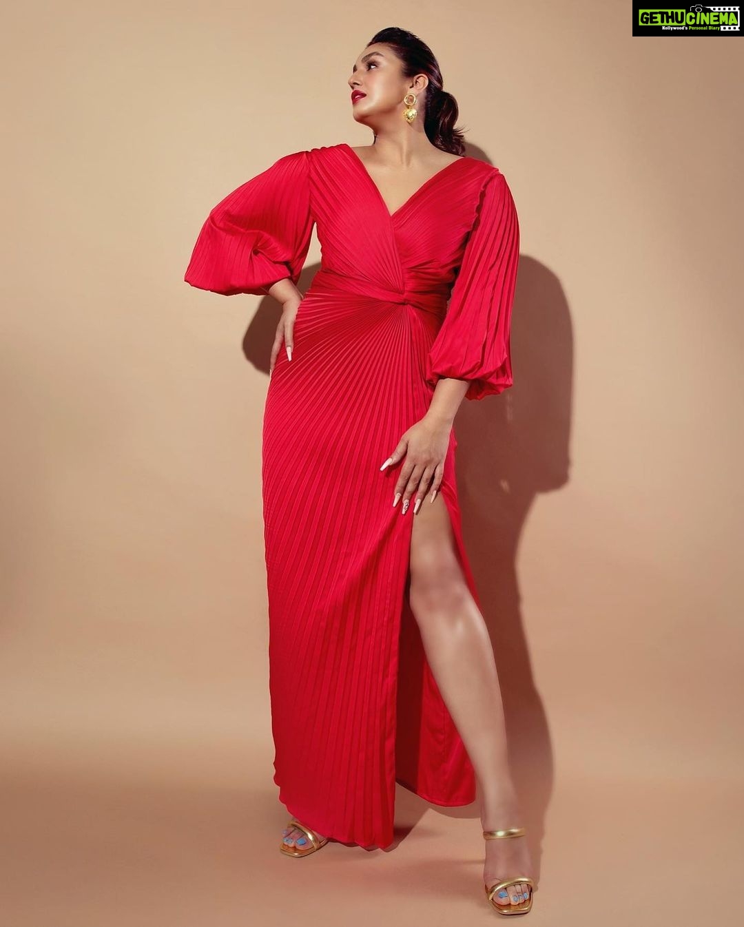 Huma Qureshi Instagram - Passion you see … is a reflection of you 🔥 #red #hot #burn #passion #gown Stylist @sanamratansi Outfit : @zwaan.official Jewellery : @minerali_store Footwear : @chalkstudio Assisted by : @nirikshapoojary_ Photographer : @akshayrathodphotography