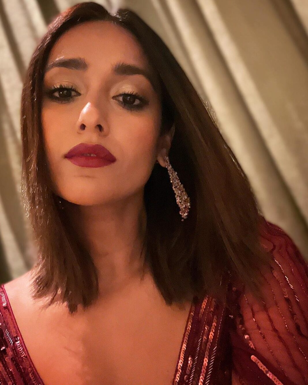 Ileana D'Cruz Instagram - This is my gimme-some-cake face 🍰