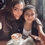 Isha Koppikar Instagram – Which one is more sweeter – Rianna’s smile or the chocolate pastry? 😍😍

#famjam #motherdaughter #i❤️rianna #london #familyholiday #holiday #dessert #morningvibes London, United Kingdom