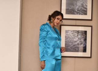 Isha Koppikar Instagram - Monday morning blues? I don’t know what they look like 😉 Outfit - @neeturohra_india Earrings - @dolcegabbana Makeup - @nehaashaharttistry Hairstylist - @alex.luchavez Photography Team: @anoop.devaraj @adeelzzz @dhirajsmahajan Managed by @vkcelebrities and @dipalijoshi01 #workmode #mondaymorning #ootd #fashion #style #work #event #bollywood #middayinternational Dubai, United Arab Emiratesدبي