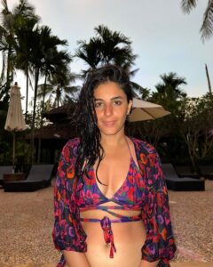 Isha Talwar Instagram - ☀️☀️🏝

Wearing @izsi_india 🌸💜