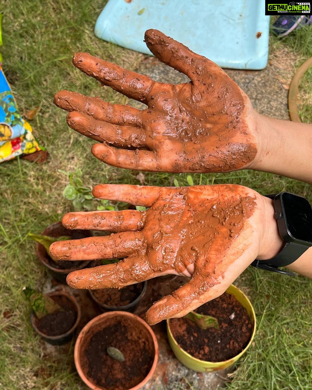 Ishika Singh Instagram - DIRTY HANDS HAPPY HEART ❤️ Tried propagation through cuttings …I don’t know if I will be successful or not but felt good getting my hands dirty and my little one becomes my helping hands by playing with water and creating mess@lolz #garden #gardening #gardenlove #gardenlovers #gardener #gardenplants #gardenplants #gardener #homegardening #gardenlove #homegarden #propagationsucculents #propagationplants #cuttingplants #plantlove #snakeplantpropagation #snakeplant #dnakeplant #snakeplants #indoorplants #plantsdecor #plantlove #plantlife #plantaddict #gardenaddict #hobby #hobbyhobby #meditation #plantsforpeace #gardeningproblems #handsdirty #dirtyhandshappyheart