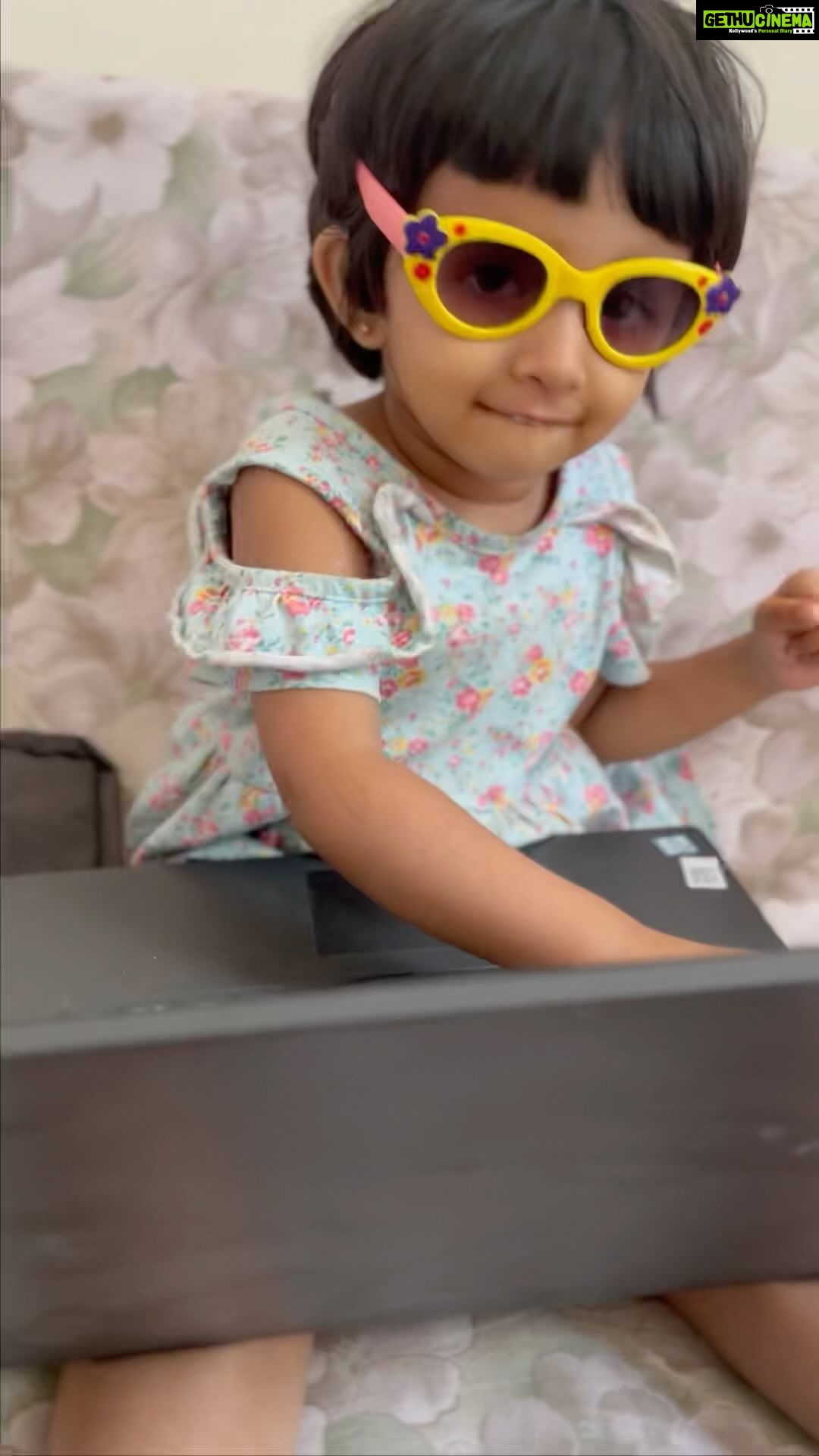 Ishika Singh Instagram - My darling loves her glasses 🤓 so I found this apt reel .. #babygirl🎀 #babyfashion #babystyle #babyinglasses #instababylove #mommysgirl #monmysbaby #toddleractivities #toddlerlife #toddlerfashion #toddlermom #fashionably #happybaby #coolgal #pari #mommylovesyou #mommylove #momanddaughter