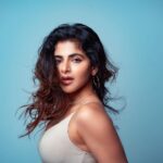 Iswarya Menon Instagram – Just queenin & flipping my hair 😉🤍
. 
.
📷 @storiesbypreetham 
Makeup @ramya_mua 
Hair @sabitha_seenu_hairstylist 
Styling @priyaa.karan 
 @oppein_chennai