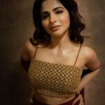 Iswarya Menon Instagram - 🌹 . 📷 @diwakargopalrathnam MAkeup& hair - @makeup_sureshkumar Styling @priyaa.karan