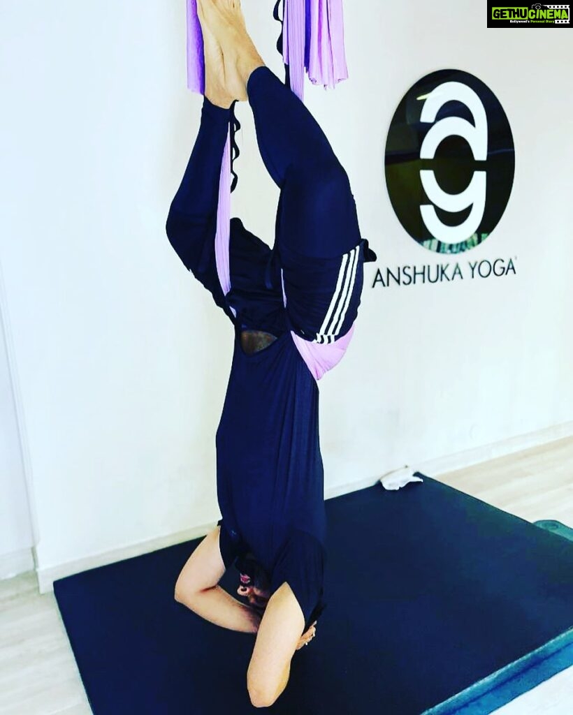 Jackky Bhagnani Instagram - Happy #internationalyogaday and thank you @anshukayoga for introducing me to YOGA and also yoga will be special for another very important reason which turned my world upside down just like the picture 😁😁😁