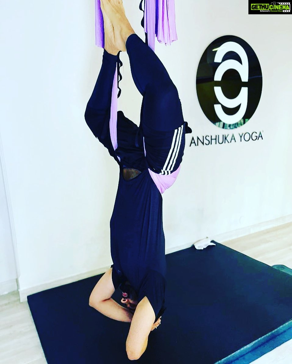 Jackky Bhagnani Instagram - Happy #internationalyogaday and thank you @anshukayoga for introducing me to YOGA and also yoga will be special for another very important reason which turned my world upside down just like the picture πππ