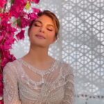 Jacqueline Fernandez Instagram – Pure bliss 🕊✨

@iifa  #Abudhabi