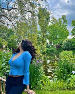 Janhvi Kapoor Instagram - 🌸 “to see we must forget the name of the thing we’re looking at” - Monet 🌸