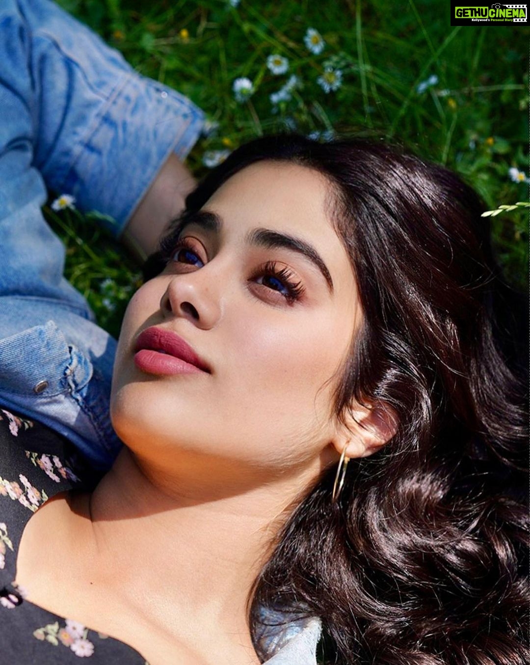 Janhvi Kapoor Instagram - we’re after the same rainbows end 🌈