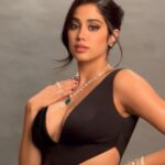 Janhvi Kapoor Instagram - caption this 🥲 #meinmathclass #means???