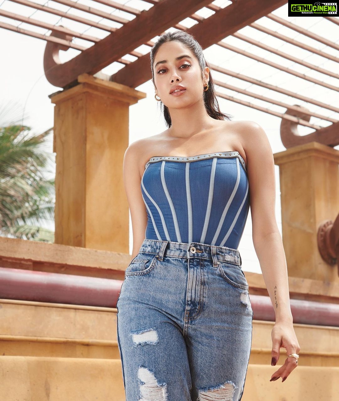 Janhvi Kapoor Instagram - 💙 #GoodLuckJerry