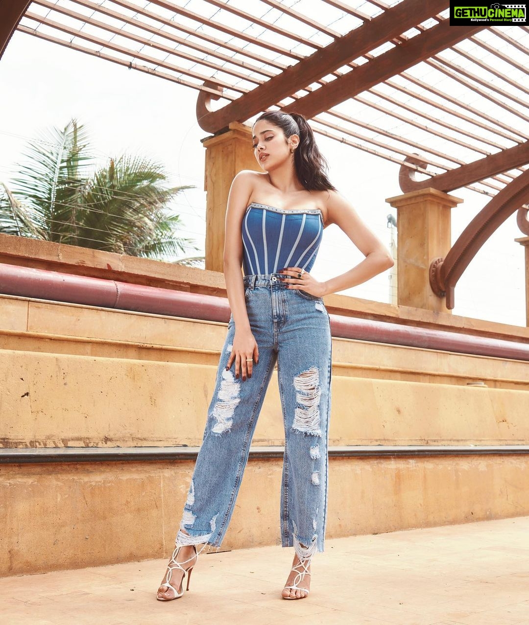 Janhvi Kapoor Instagram - 💙 #GoodLuckJerry