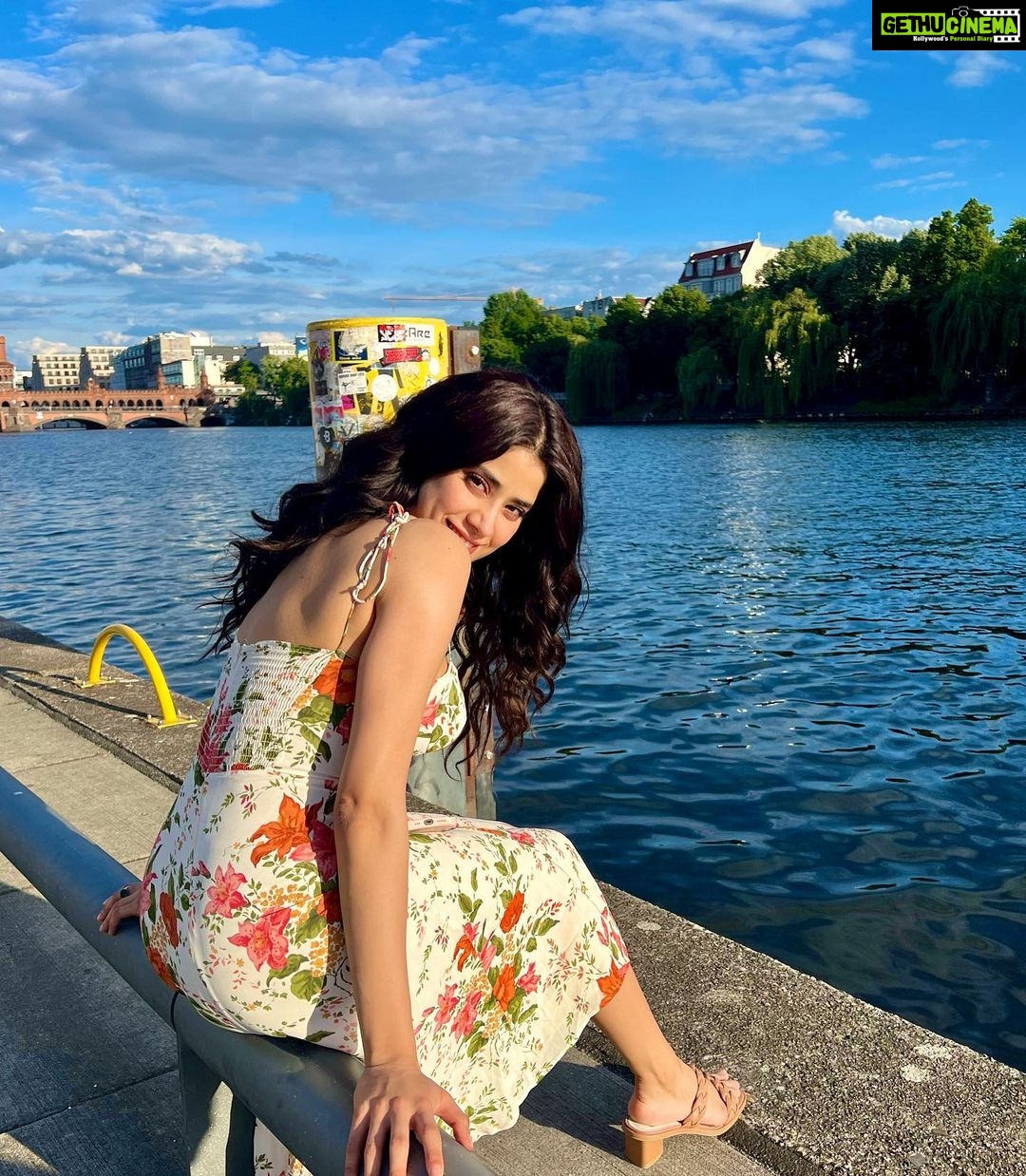 Janhvi Kapoor Instagram - hallo Berlin!