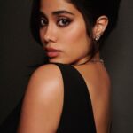 Janhvi Kapoor Instagram - 🖤