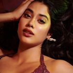 Janhvi Kapoor Instagram - meet me on a monday 💕