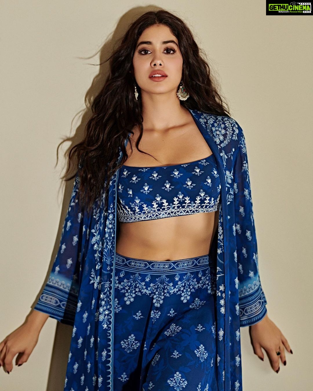Janhvi Kapoor Instagram - shades of cool #GoodLuckJerry