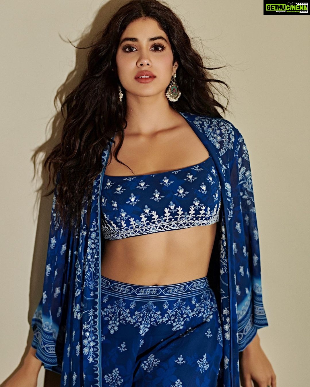 Janhvi Kapoor Instagram - shades of cool #GoodLuckJerry