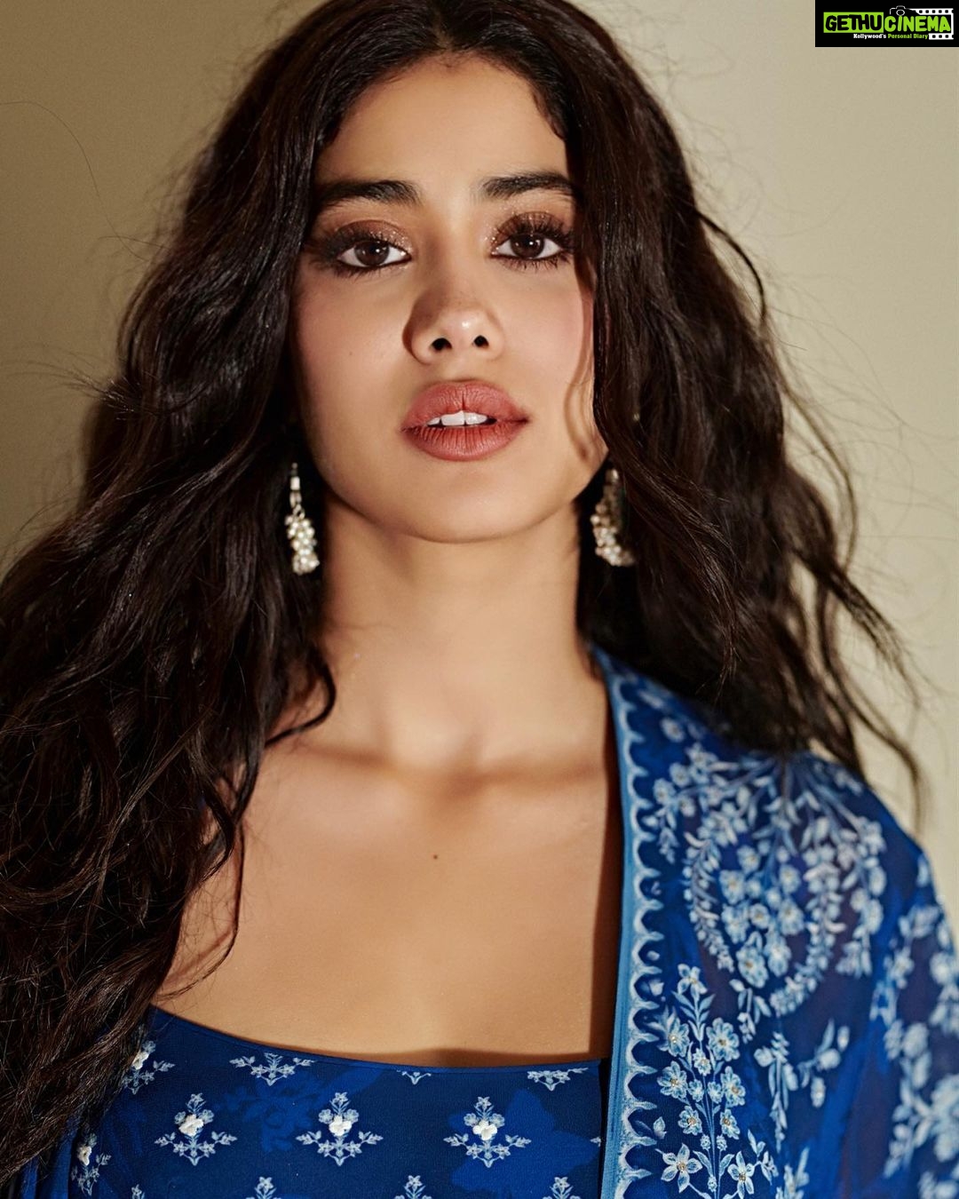 Janhvi Kapoor Instagram - shades of cool #GoodLuckJerry