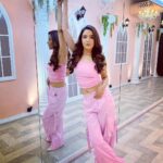 Jasmin Bhasin Instagram - Cottoncandy 🍭🍭 Styled by @ankiitaapatel Makeup @rehmanshiledar Hair @zulekha333