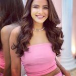 Jasmin Bhasin Instagram – Cottoncandy 🍭🍭

Styled by @ankiitaapatel 
Makeup @rehmanshiledar 
Hair @zulekha333