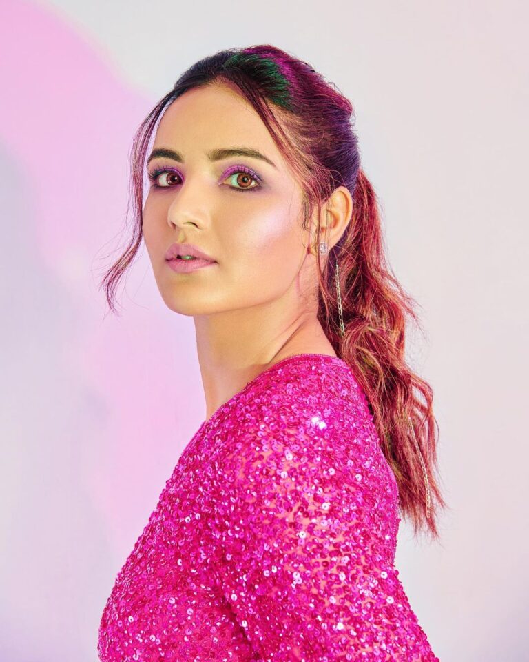 Jasmin Bhasin Instagram - Can you handle all this sparkle ✨✨✨ Styled by @ankiitaapatel assisted by @nehasarkar04 Outfit @aleta.official Accessories @the_jewel_gallery Makeup @richie_muah Hair @nidhiagarwalmua Shot by @visualaffairs_va