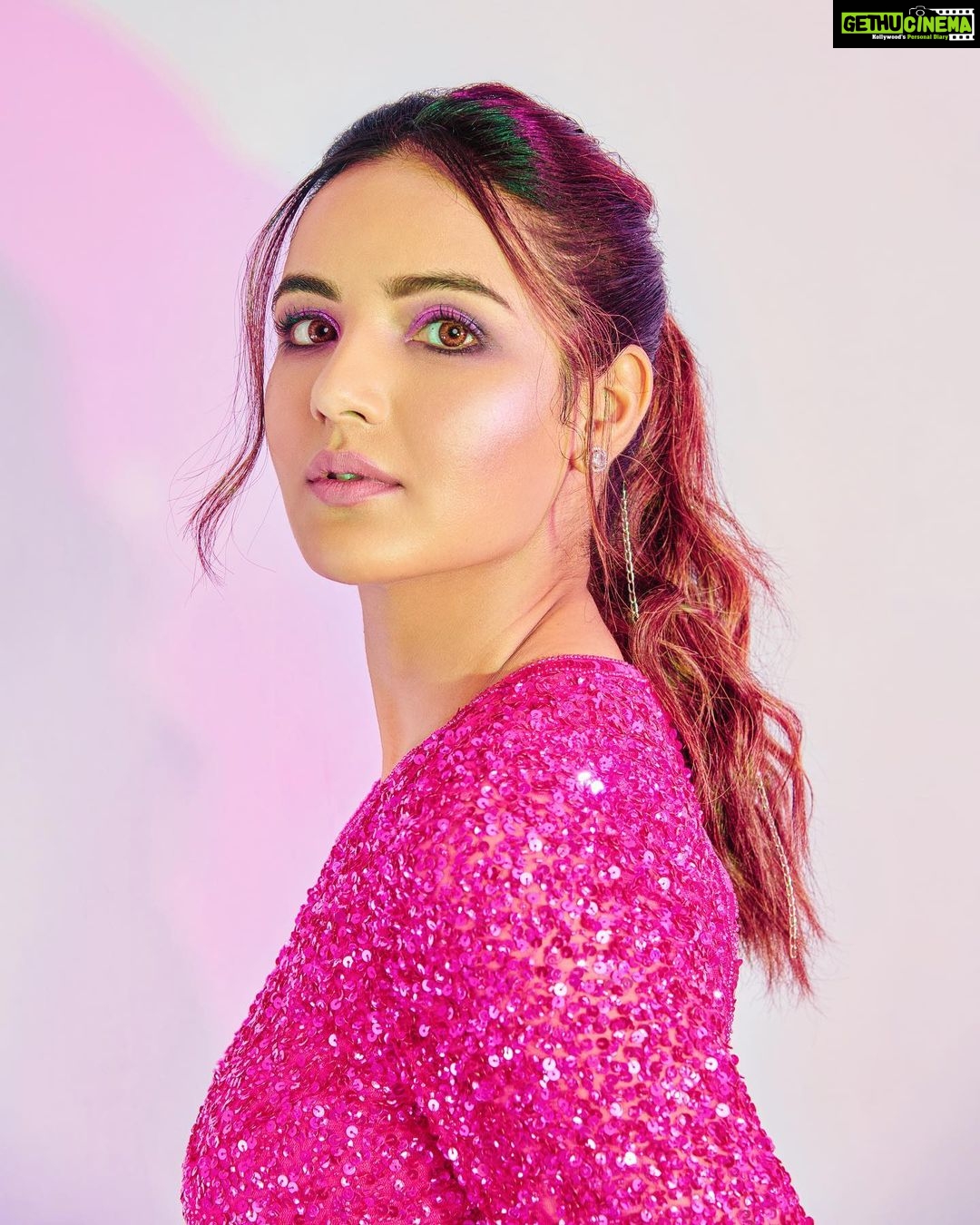 Jasmin Bhasin Instagram - Can you handle all this sparkle ✨✨✨ Styled by @ankiitaapatel assisted by @nehasarkar04 Outfit @aleta.official Accessories @the_jewel_gallery Makeup @richie_muah Hair @nidhiagarwalmua Shot by @visualaffairs_va