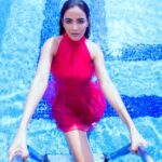 Jasmin Bhasin Instagram - You can’t swim with me 😉😜😜 Shot by @appurvashah Hair nd makeup by @richie_muah Styled by @prameetdivya Hair by @_misheeta