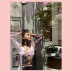 Jennifer Winget Instagram - “Who’s that sexy thang, I see over there? It’s me, standing in the mirror”🎶 📸 @simmerouquai 🩱@a.la.modebyakanksha