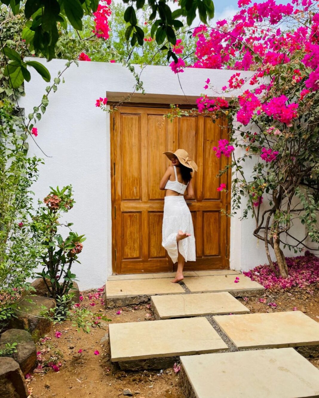 Jennifer Winget Instagram - A home away from home, anytime of the year…..And blissfully better when it’s on your birthday! Bisou Bisou @vistarooms Couldn’t have landed better for my birthday! . . . . You too can #ScriptYourStay at #WanderBeyondAlibaug with @vistarooms (now christened #StayVista) Use Code: JENNIFER10