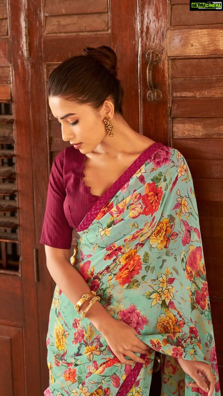 Joy Crizildaa Instagram - To place an order Kindly DM ! ❤️ Disclaimer : color may appear slightly different due to photography No exchange or return Unpacking video must for any sort of damage complaints Threads here and there, missing threads,colour smudges are not considered as damage as they are the result in hand woven sarees. #joycrizildaa #joycrizildaasarees #handloom #onlineshopping #traditionalsaree #sareelove #sareefashion #chennaisaree #indianwear #sari #fancysarees #iwearhandloom #sareelovers #sareecollections #sareeindia