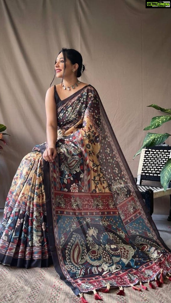 Joy Crizildaa Instagram - To place an order Kindly DM ! ❤️ Disclaimer : color may appear slightly different due to photography No exchange or return Unpacking video must for any sort of damage complaints Threads here and there, missing threads,colour smudges are not considered as damage as they are the result in hand woven sarees. #joycrizildaa #joycrizildaasarees #handloom #onlineshopping #traditionalsaree #sareelove #sareefashion #chennaisaree #indianwear #sari #fancysarees #iwearhandloom #sareelovers #sareecollections #sareeindia