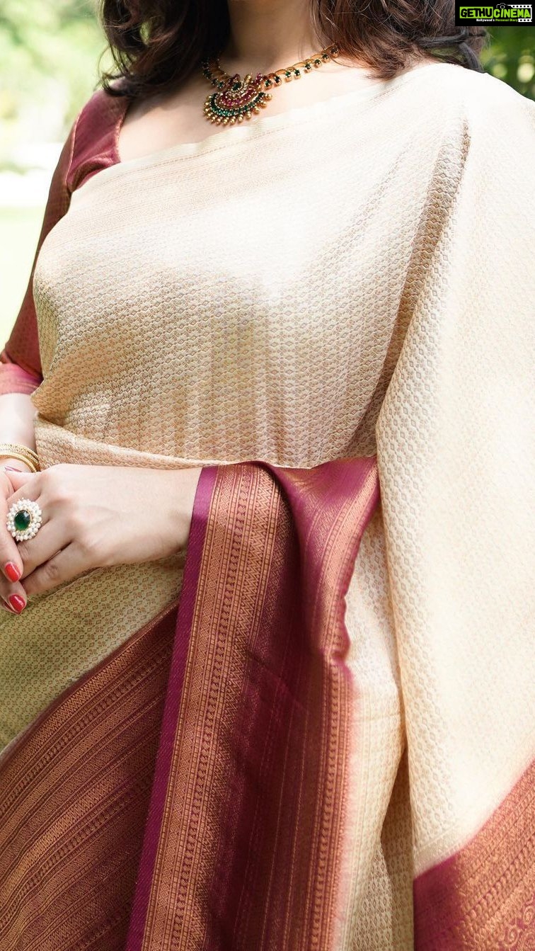 Joy Crizildaa Instagram - To place an order Kindly DM ! ❤️ Disclaimer : color may appear slightly different due to photography No exchange or return Unpacking video must for any sort of damage complaints Threads here and there, missing threads,colour smudges are not considered as damage as they are the result in hand woven sarees. #joycrizildaa #joycrizildaasarees #handloom #onlineshopping #traditionalsaree #sareelove #sareefashion #chennaisaree #indianwear #sari #fancysarees #iwearhandloom #sareelovers #sareecollections #sareeindia