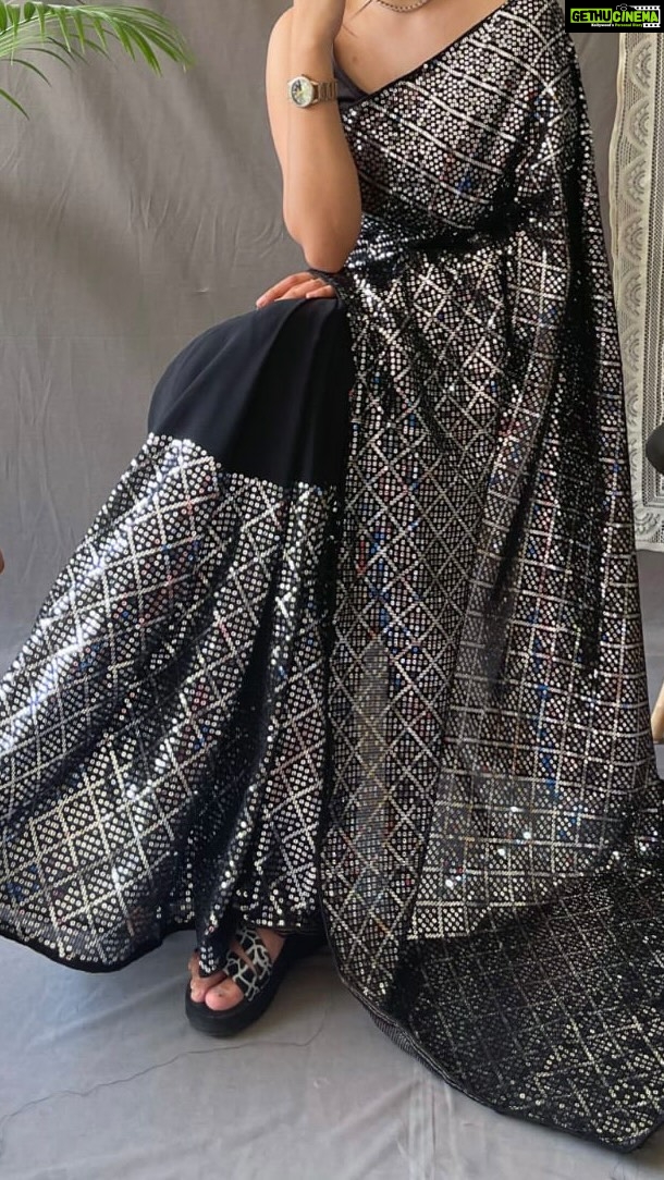 Joy Crizildaa Instagram - To place an order Kindly DM ! ❤️ Disclaimer : color may appear slightly different due to photography No exchange or return Unpacking video must for any sort of damage complaints Threads here and there, missing threads,colour smudges are not considered as damage as they are the result in hand woven sarees.