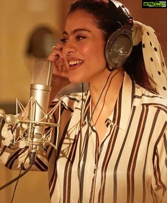 Kajol Instagram - Are you happy seeing this picture or do I have to actually sing a song? 🥺 #WorldMusicDay