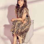 Kajol Instagram - When you don’t find a seat, You make any nearby object a seat! Follow me for more motivational quotes. 😂