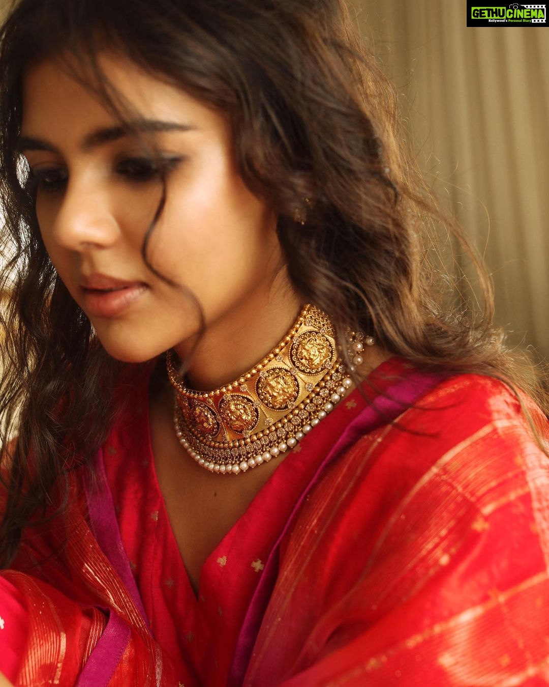 Kalyani Priyadarshan Instagram - Diwali. The festival of lights. A day of traditions. Celebrate it, own it, because you deserve it. Yes, you do. And let this festival be a celebration of all your achievements. The big ones and especially the small ones. Wear them on you like it's your own skin. Let it shine on you. Celebrate Diwali, celebrate you. . @kalyanjewellers_official #VedhaCollection #DiwaliwithKalyanJewellers