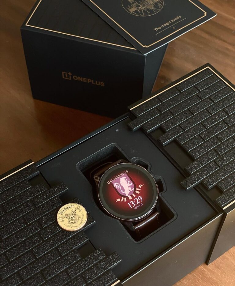 Kalyani Priyadarshan Instagram - Are you a Harry Potter fan? Who isn’t?! I think the OnePlus Harry Potter Limited Edition Watch is magical, and I am sure you will too! In Chennai, this one-of-a-kind watch can be purchased only at the Pondy Bazaar, VR Mall and Phoenix Market City OnePlus Experience Stores. While you’re there, don’t forget to catch the exciting Augmented Reality treasure hunt too! #SmartEverywear @oneplus_india