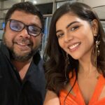 Kalyani Priyadarshan Instagram - Little gold statues, sparkly heels and my favorite people for company #siimaawards #aboutlastnight #varaneavashyamund A big thank you to everyone who voted for me. Means the world ♥️