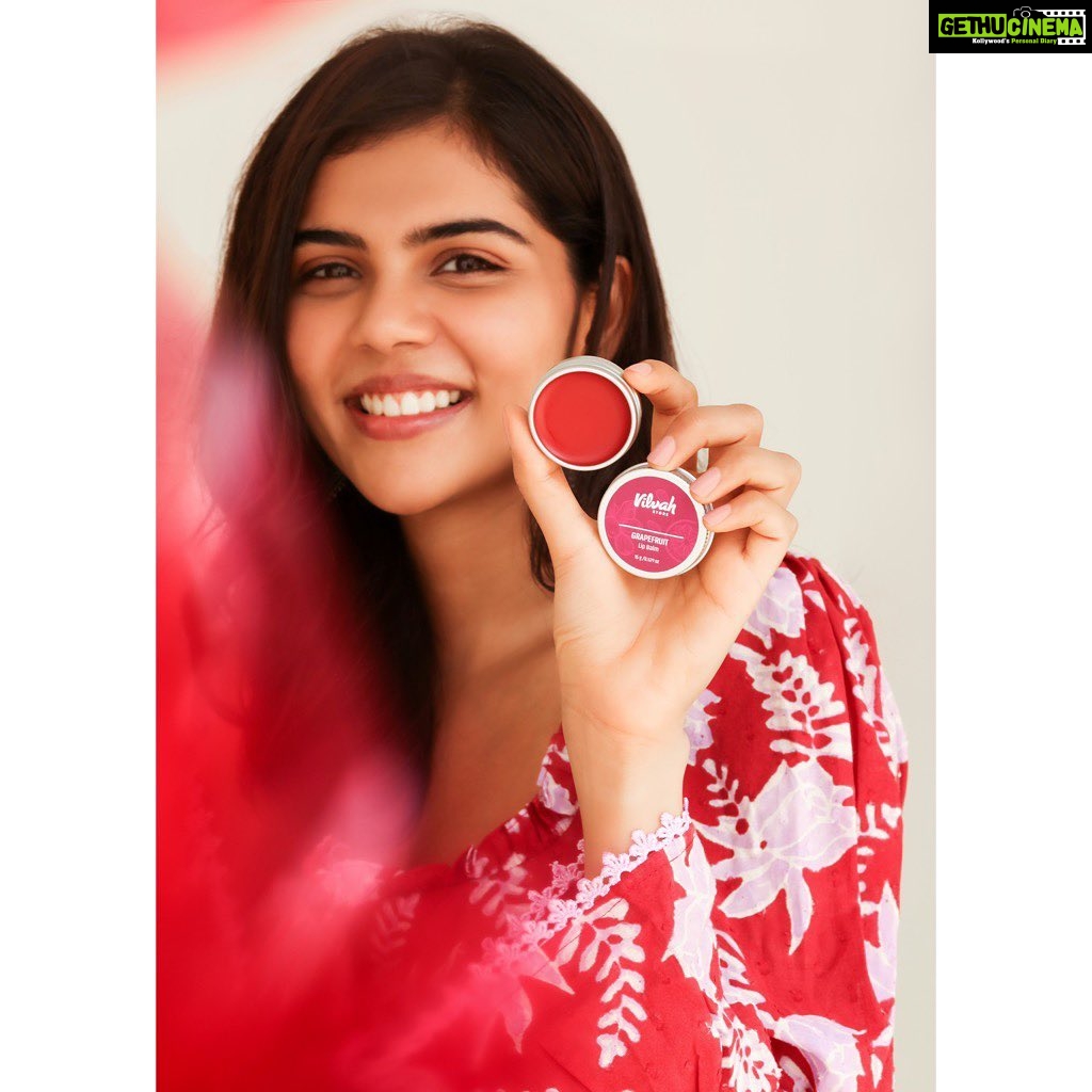 Kalyani Priyadarshan Instagram - Who else loves a tinted lipbalm more than a lipstick? Wearing @vilvah_ grapefruit lipbalm and in love with its subtle tint and delicious fragrance ♥️ @vilvah_ and yes, I’m addicted to your haircare range as well!