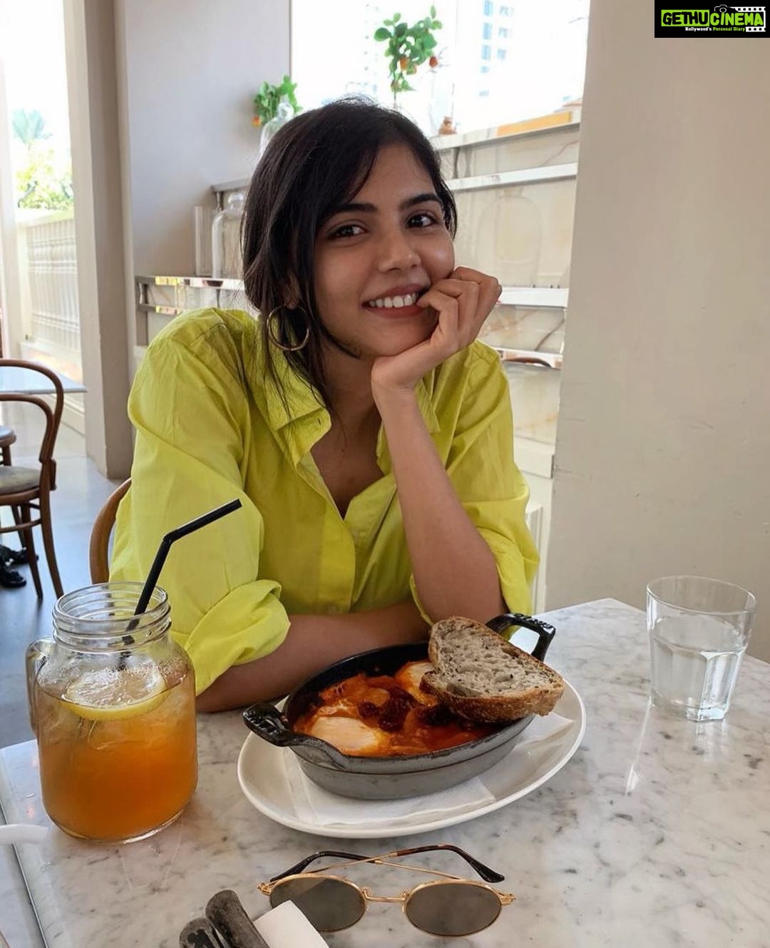 Kalyani Priyadarshan Instagram - Really need to learn a new pose 🍳🥘🍝