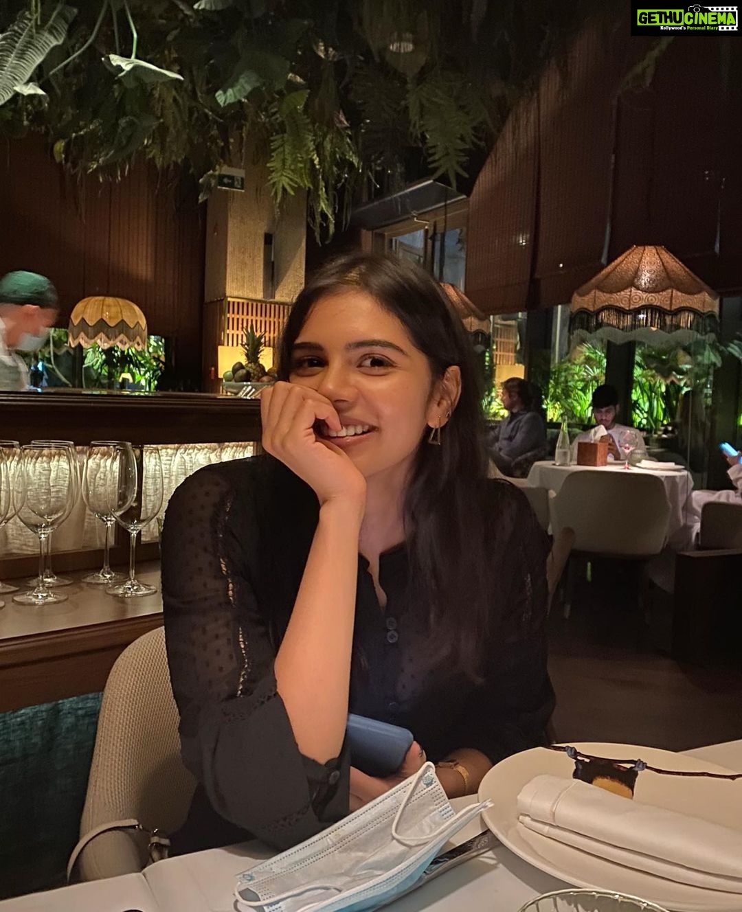 Kalyani Priyadarshan Instagram - Really need to learn a new pose 🍳🥘🍝