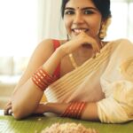 Kalyani Priyadarshan Instagram - Ta da! അങ്ങനെ, സദ്യക്ക് ആദ്യമായിട്ട് ഇലയിട്ട് വിളമ്പി 😎🍃💫 Happy onam! If sadhya is inside, serenity is outside Photostory : @tarunkoliyot Makeup : @chisellemakeupandhair