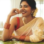 Kalyani Priyadarshan Instagram - Ta da! അങ്ങനെ, സദ്യക്ക് ആദ്യമായിട്ട് ഇലയിട്ട് വിളമ്പി 😎🍃💫 Happy onam! If sadhya is inside, serenity is outside Photostory : @tarunkoliyot Makeup : @chisellemakeupandhair