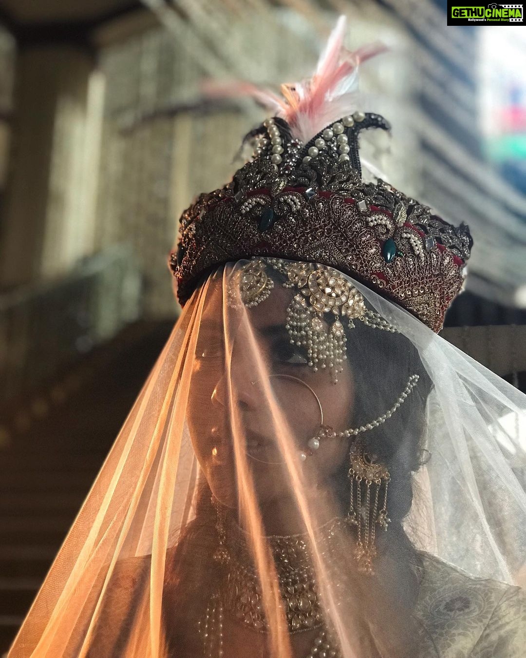 Kalyani Priyadarshan Instagram - When @styledbyindrakshi does her magic on you ♥️☀️. Have you seen the trailer yet? #marakkar #marakkartrailer