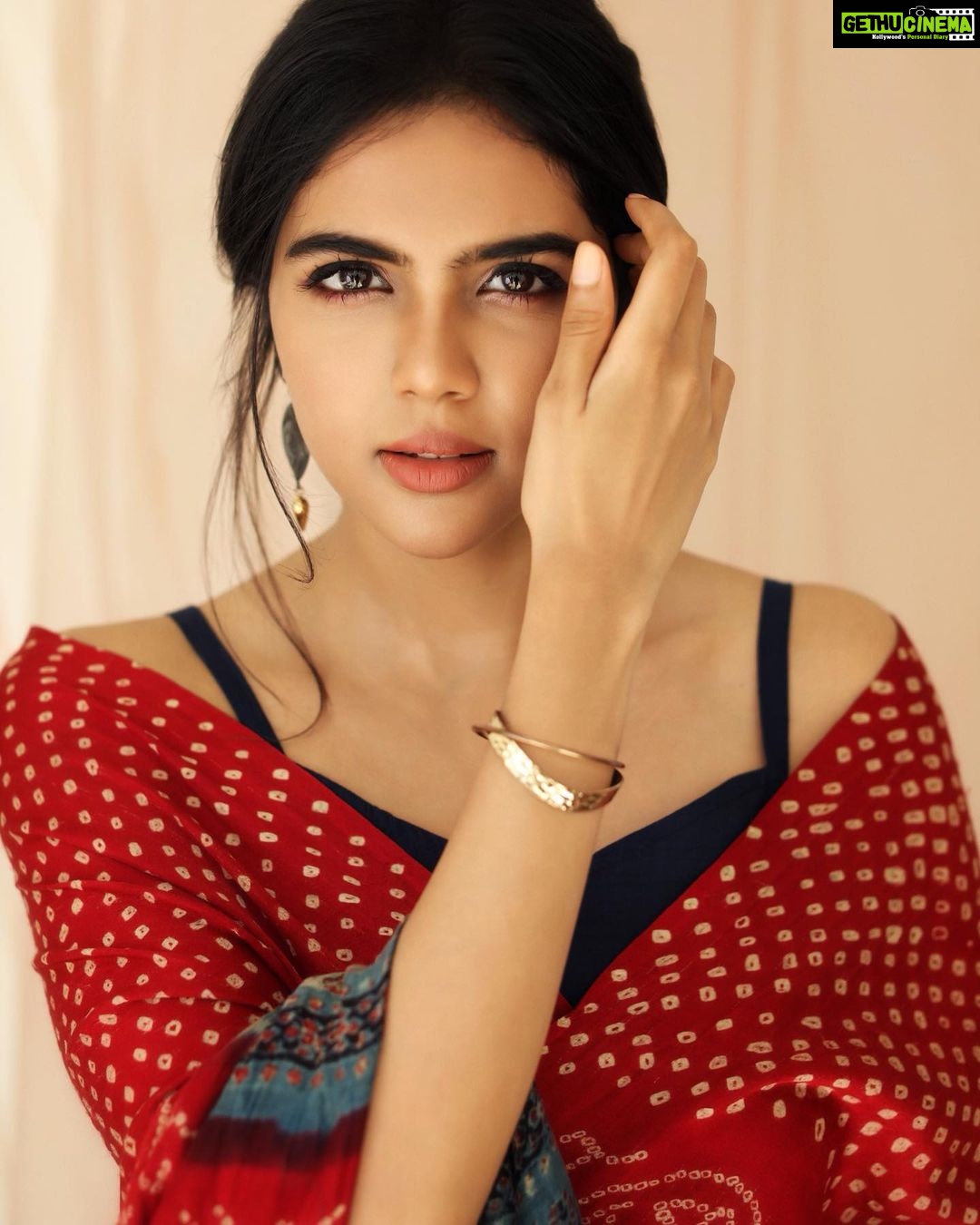 Kalyani Priyadarshan Instagram - 🌻🍁🌼 Photographer @tarunkoliyot Outfit @rehanabasheerofficial Makeup @chisellemakeupandhair On Set Stylist @shruthimanjari Special thanks to @pallavi_85 @krishnachaibezawada @sitarasuresh