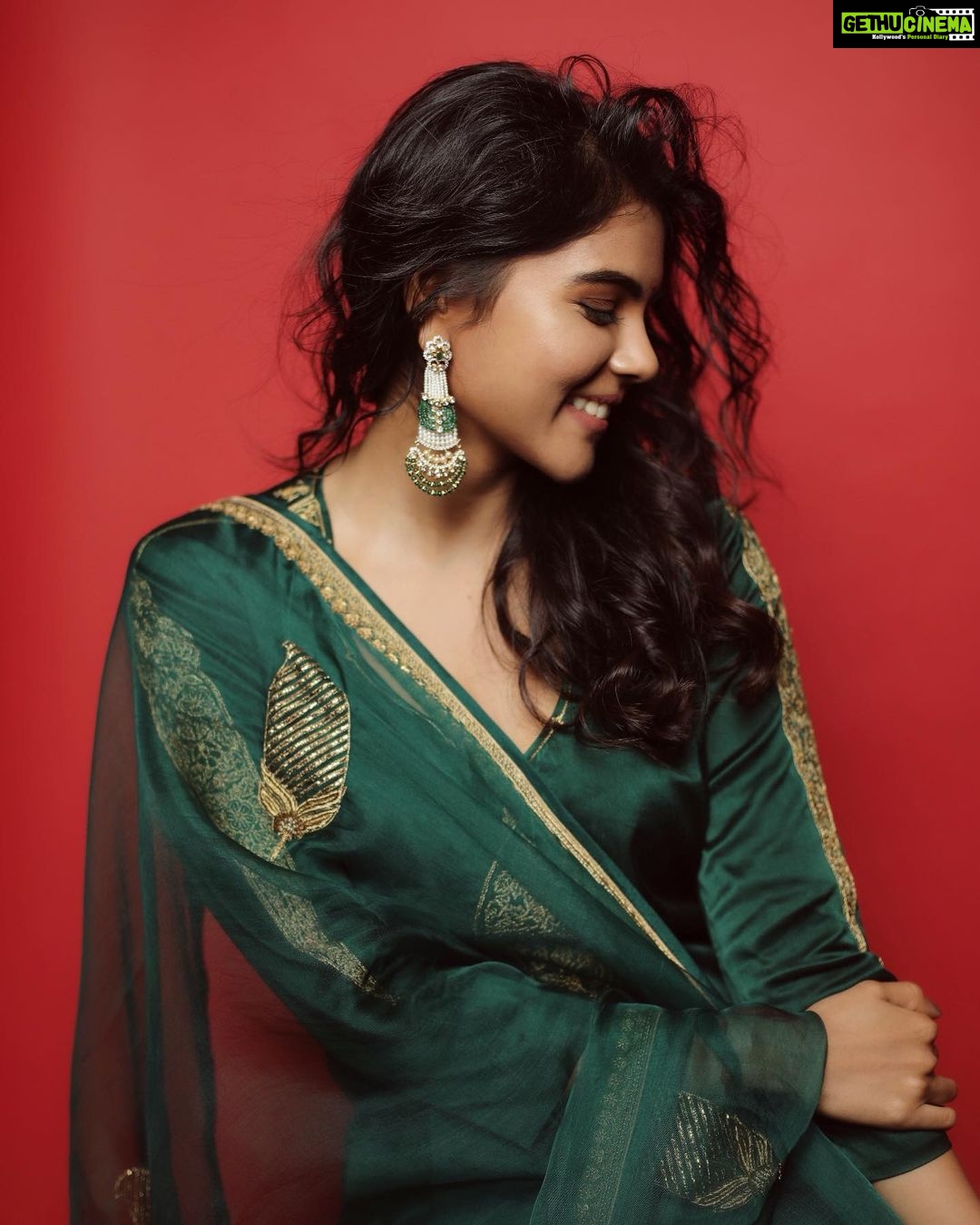 Kalyani Priyadarshan Instagram - Merry Christmas !!! ππβ₯οΈ Hope you guys had a chance to catch the #Hero team on the SunTV Christmas special Outfit @raw_mango Earrings @nacjewellers Fashion Stylist @jukalker Shot by @kiransaphotography Makeup by @chisellemakeupandhair Hair by @pinkylohar