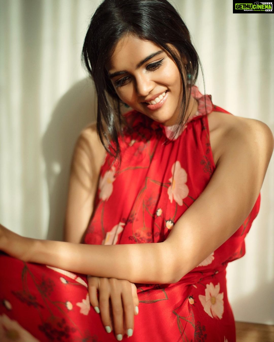 Kalyani Priyadarshan Instagram - Apparently I remind @cinemapayyan of Betty from the Archie comics π€·π»ββοΈ #heropromotions #hero Shot by @kiransaphotography Fashion Stylist @pallavi_85 Outfit by @silqthelabel Bracelets @amrapalijewels Earrings @hm HMU @pinkylohar