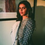 Kalyani Priyadarshan Instagram - Golden Hour or nothing 🧿 Outfit by @maisara.clothing Earrings by @maisarajewelry Fashion Stylist @styledbyindrakshi Shot by @rohitsabu Makeup by @moovendhar_makeup Hair by @hairbyrajabali Dubai-UAE